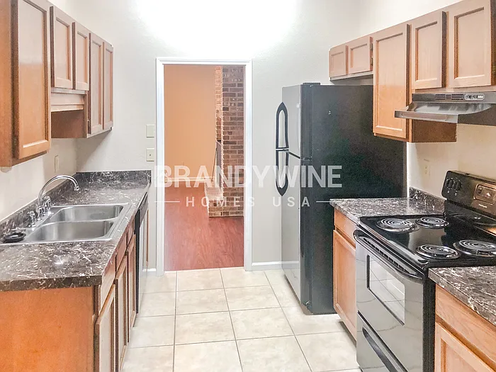 3363 Hampstead Dr — Photo 4