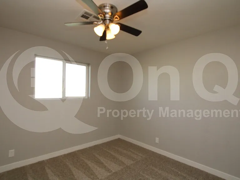 2202 W Devonshire Ave #4 — Photo 8