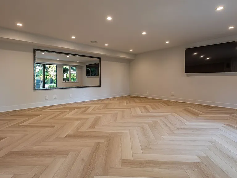 702 N Beverly Dr — Photo 46