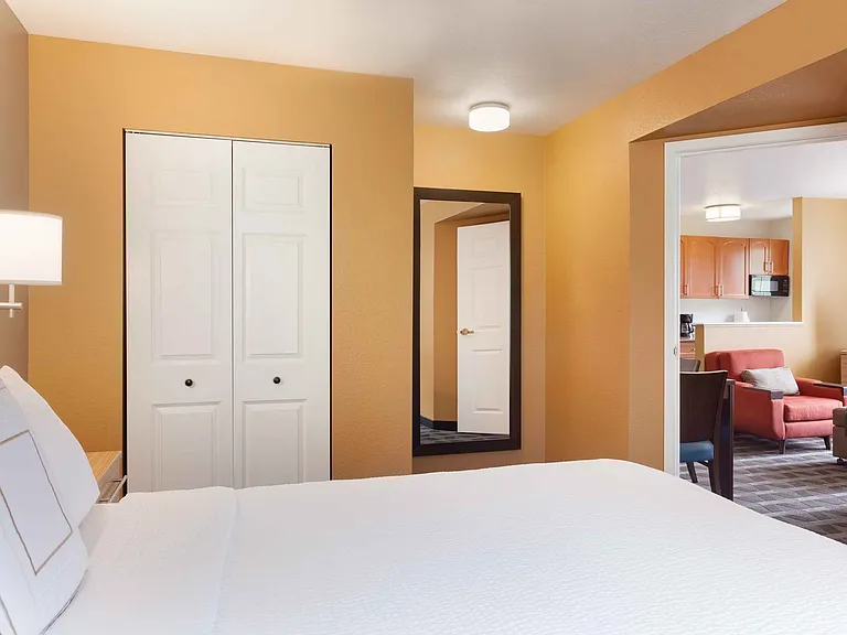 2 Bedroom Suite - 2 Queen Beds