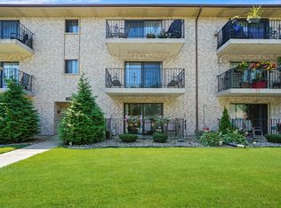 9800 Sayre Ave APT 1B, Chicago Ridge, IL 60415