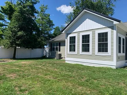 413 Queen Anne St — Photo 29