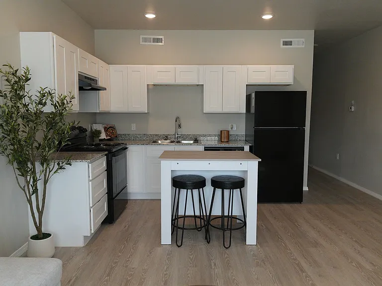 1515 S Macarthur Blvd — Photo 6