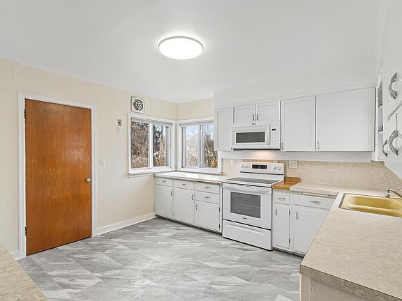 4th image of 809 W Edgewater Street