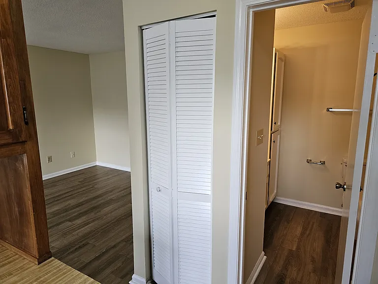 514 E Harden St #I — Photo 13