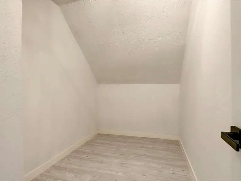 7926 Windy Creek Dr — Photo 40