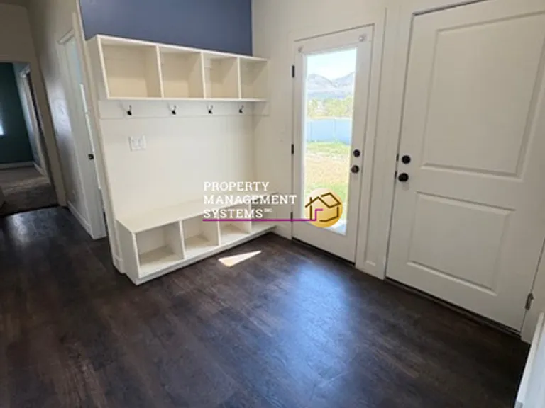 1909 E Magnolia Cir — Photo 7
