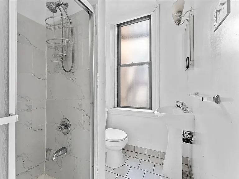 121 Grandview Ave #9 — Photo 1
