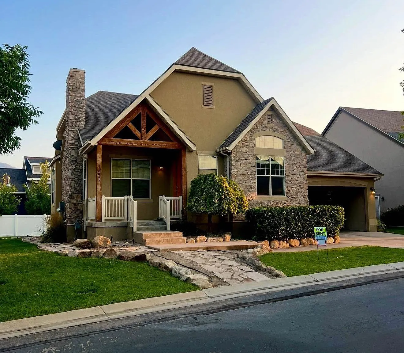 2049 W Sunflower Ln — Photo 1
