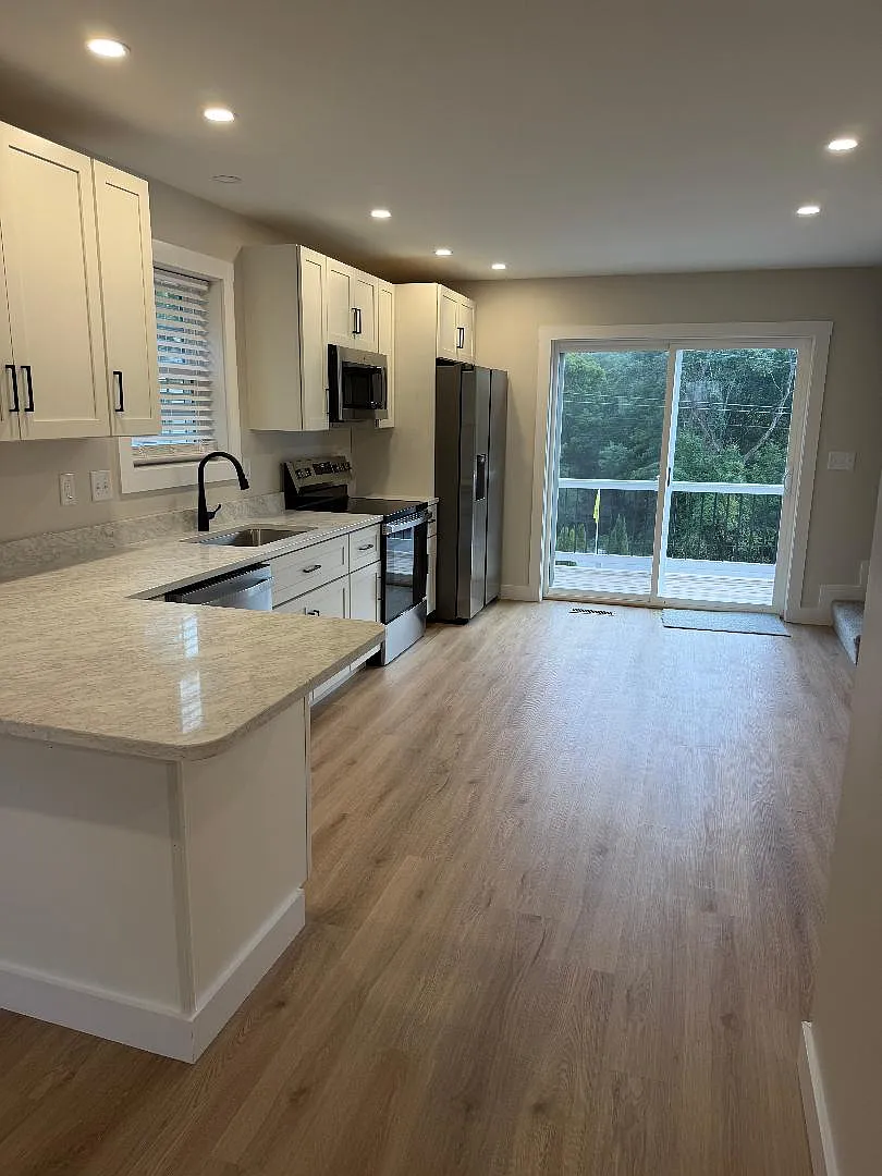 2 bed, 1.5 bath, 960 sqft, $2,200 — Photo 3