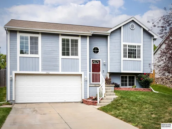 7382 N 77th St, Omaha, NE 68122