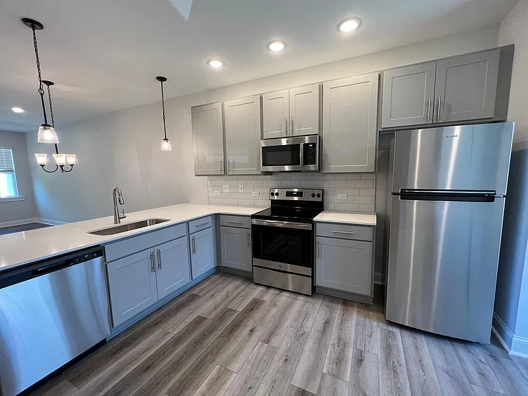 335 Old Grove Ln — Photo 4
