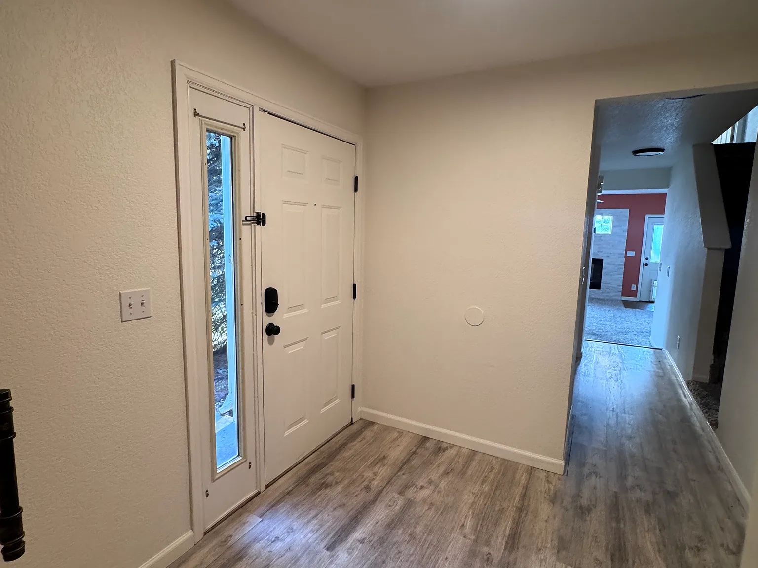 3 bed, 2.5 bath, 1723 sqft, $2,400 — Photo 3