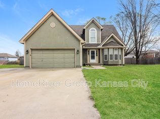 1019 Oak Dr, Raymore, MO 64083