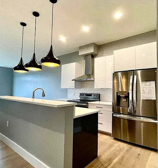 60 Cross St E #312 — Photo 2