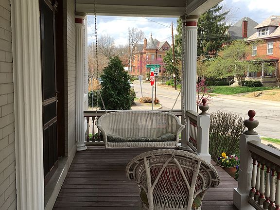 3rd image of 1549 Pullan Ave