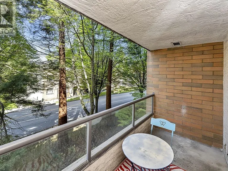 1630 Quadra St #306 — Photo 13