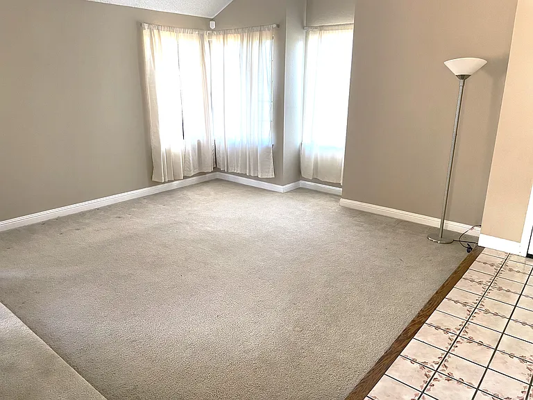 32726 Empire St — Photo 4