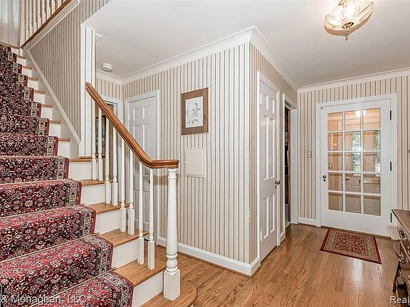 3rd image of 519 Lakepointe St