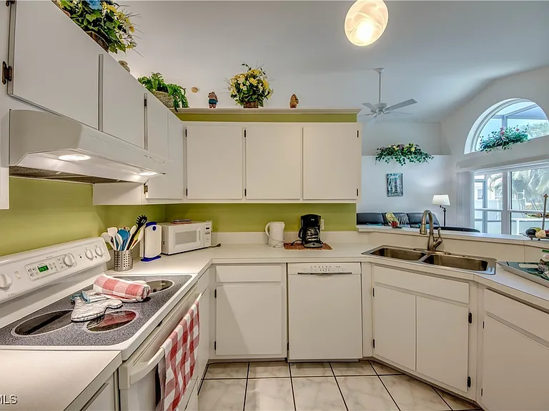 4406 SW 25th Ave — Photo 10