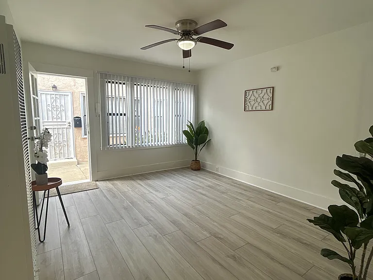 2075 Torrance Blvd #G — Photo 2