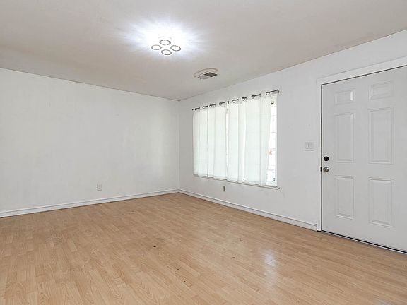 5th image of 1005 Cannes Ave