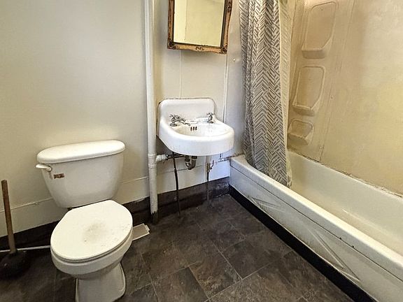 5th image of 1109 Sycamore St #2