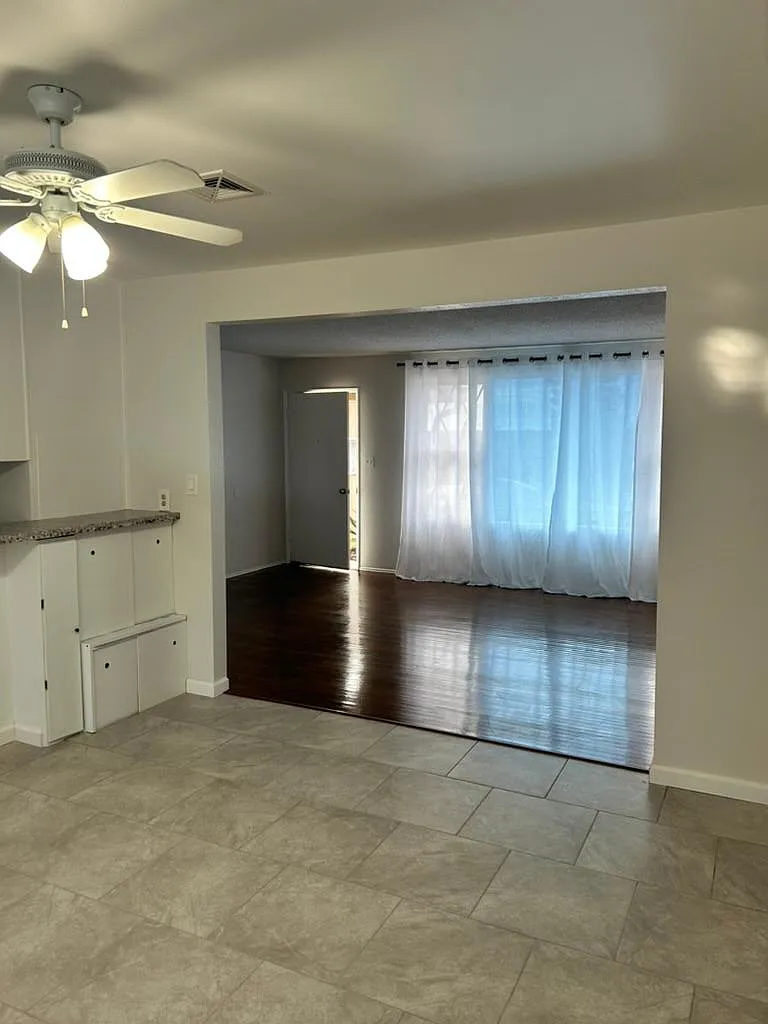 3 bed, 1256 sqft, $3,995 — Photo 3