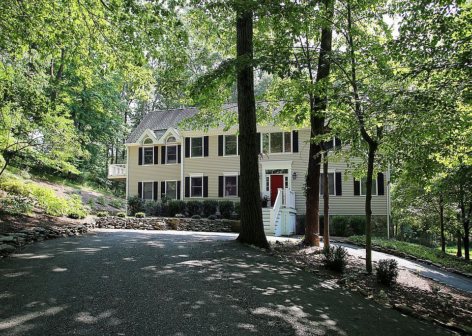 2nd image of 62 Brookville Hollow Rd