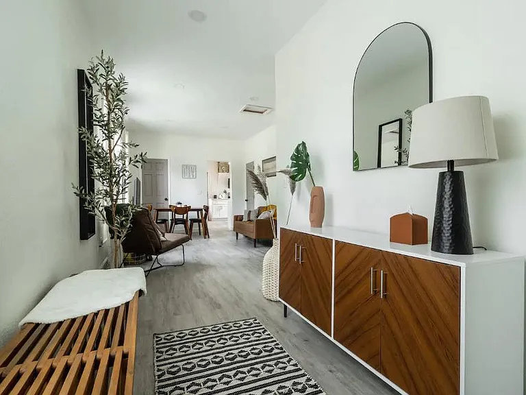 823 E Lincoln Ave — Photo 17