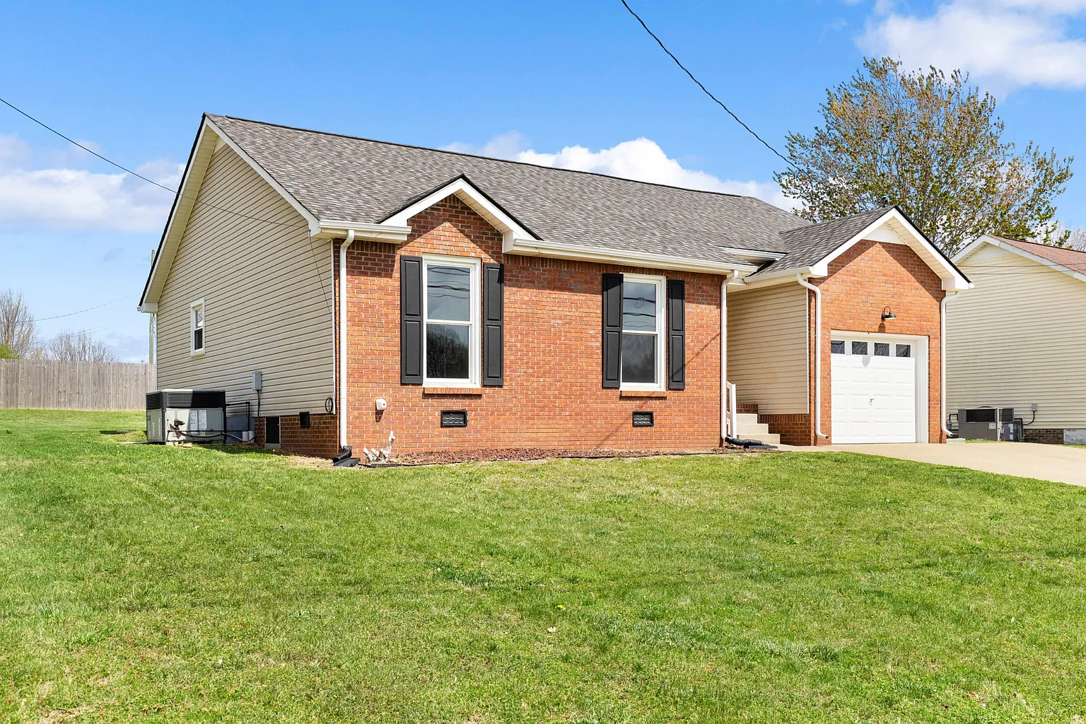 3105 Larson Ln photo 1