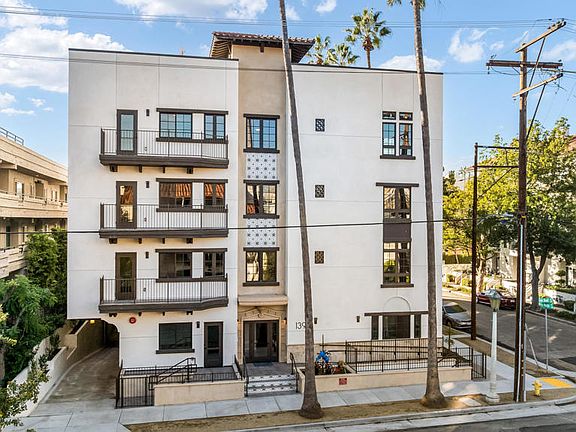 2nd image of 139 S Oak Knoll Ave #103