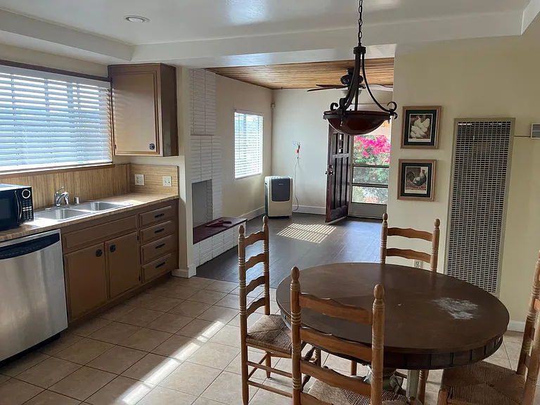 3130 Las Palmas Ave — Photo 4