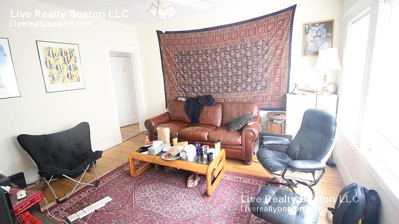 2nd image of 107 Kilsyth Rd
