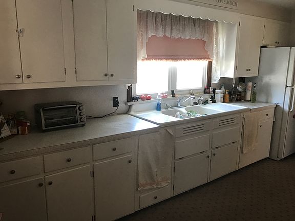 4th image of 18383 W Commercial St