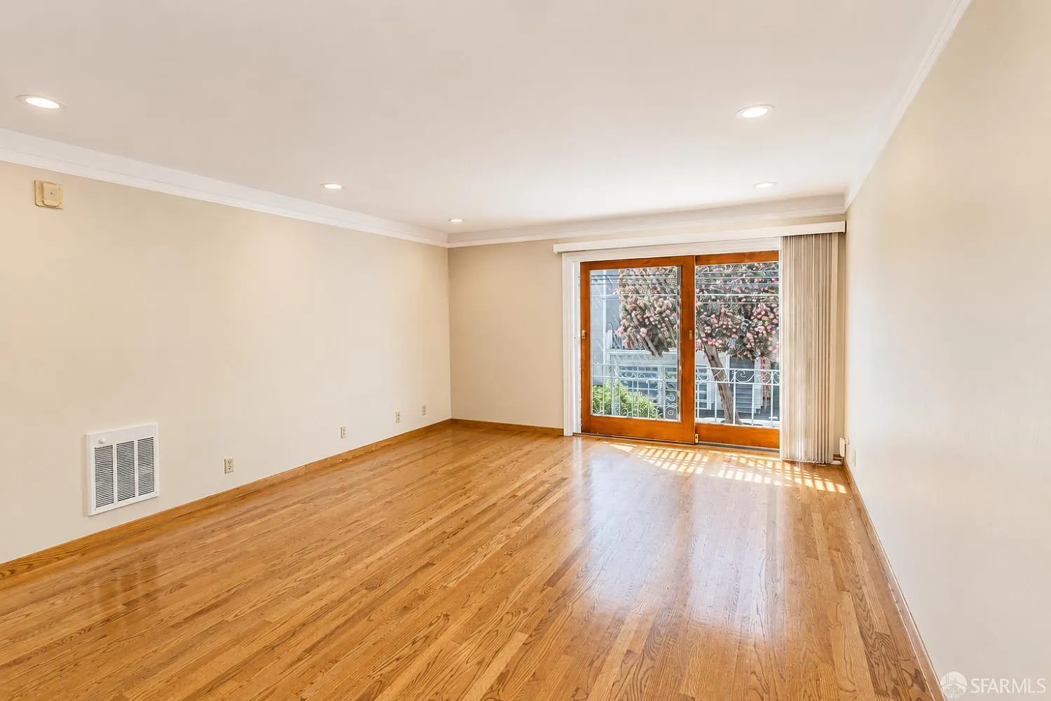 1 bed, 1.0 bath, 7455 sqft, $5,250 — Photo 2
