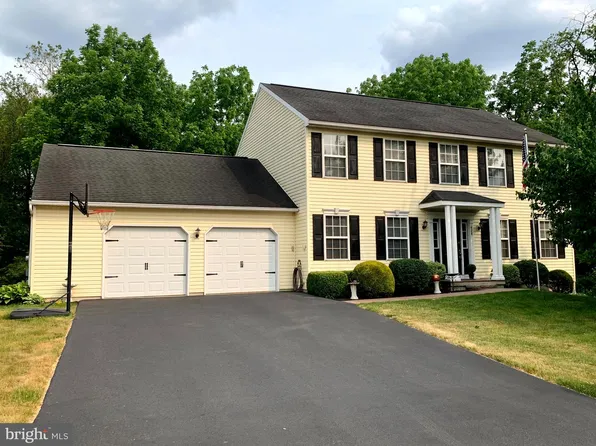428 Colonial Ct, Blandon, PA 19510