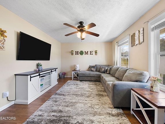 4th image of 163 Kay Springs Cir