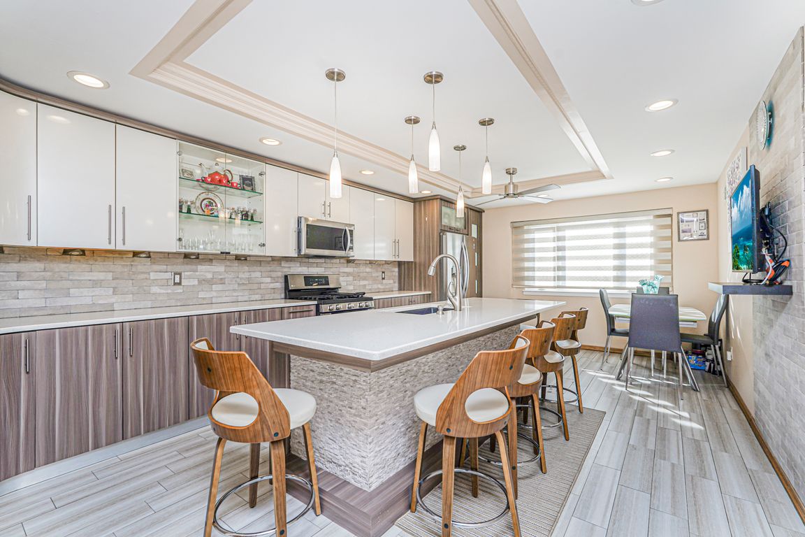 next background image