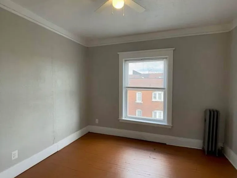 287 E Edsel Ford Fwy #1-8 — Photo 11