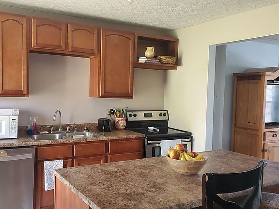 4th image of 415 Elk St