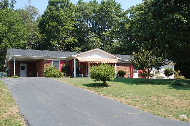1st image of 1606 Maple Dr