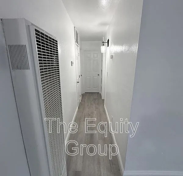 315 NE 3rd Ave #B — Photo 6
