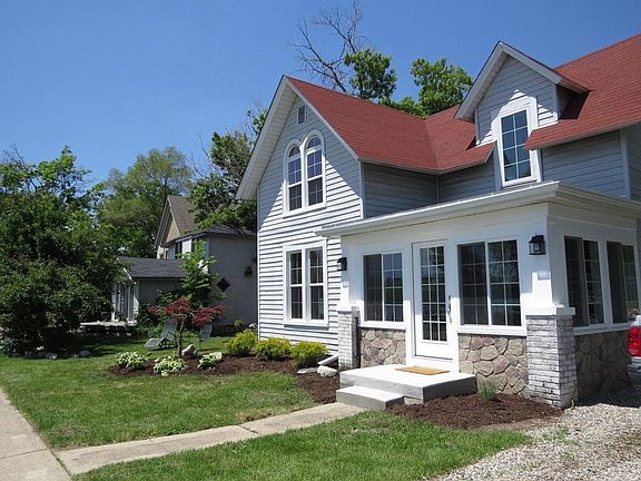 Alternate view of the front of the house.