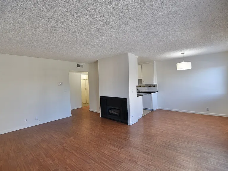 12241 Burbank Blvd — Photo 3