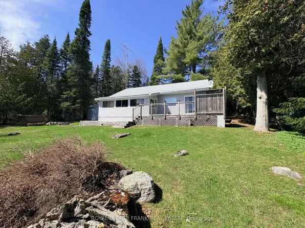 2635 Deramore Rd, Selwyn, ON K0L 2H0