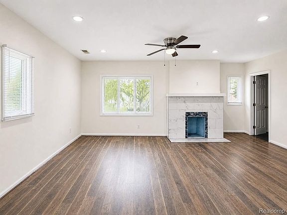 3rd image of 5081-5083 Buckingham Ave