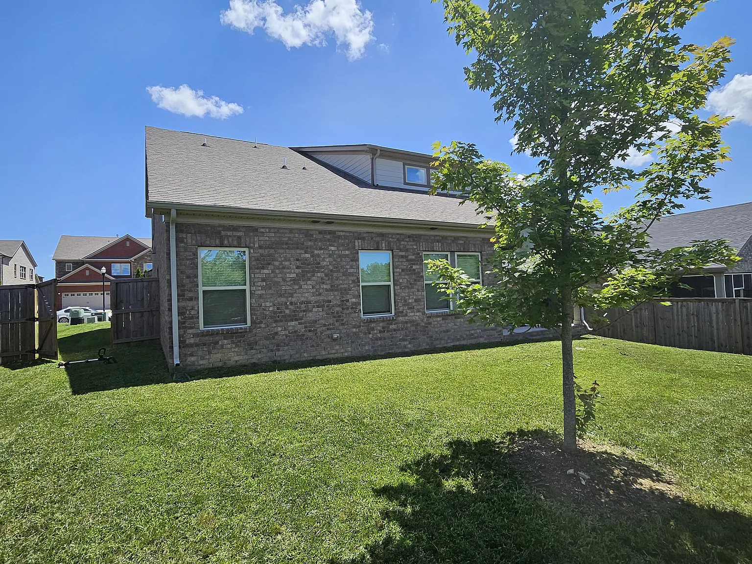 4 bed, 3.5 bath, 3050 sqft, $3,000 — Photo 4