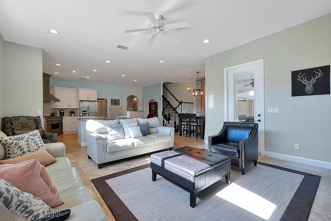 2 bed, 3300 sqft, $1,200 — Photo 3