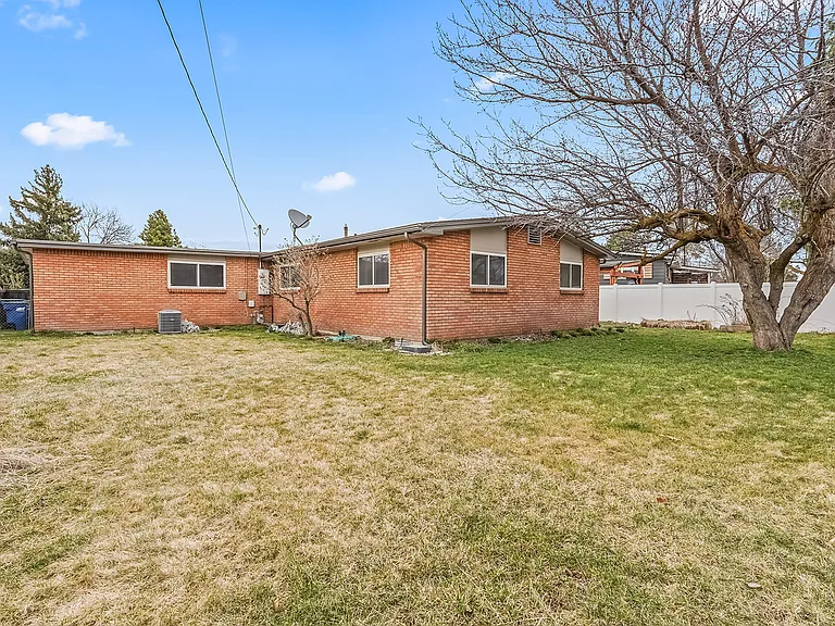 7001 W Northview St — Photo 17